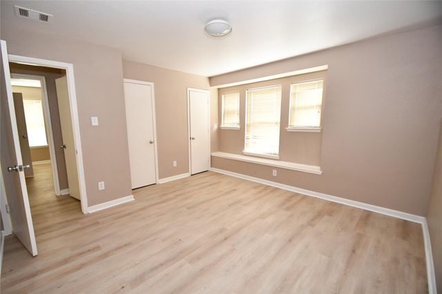 6618 Hawthorne Falls Lane, Houston, TX 77049