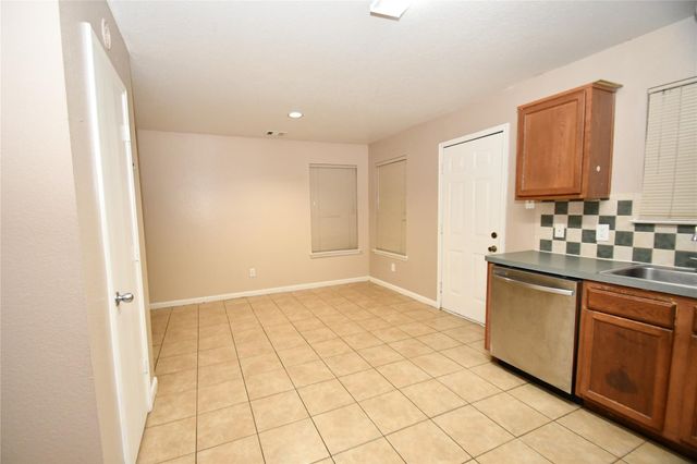 6618 Hawthorne Falls Lane, Houston, TX 77049