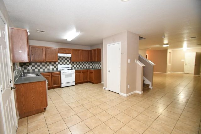 6618 Hawthorne Falls Lane, Houston, TX 77049