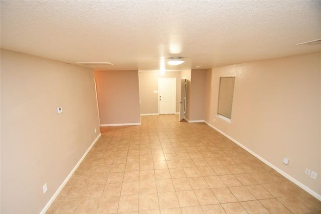 6618 Hawthorne Falls Lane, Houston, TX 77049