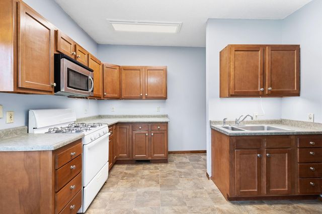 979 Victoria Street N, Saint Paul, MN 55103