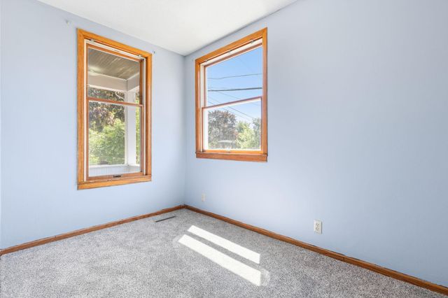 979 Victoria Street N, Saint Paul, MN 55103