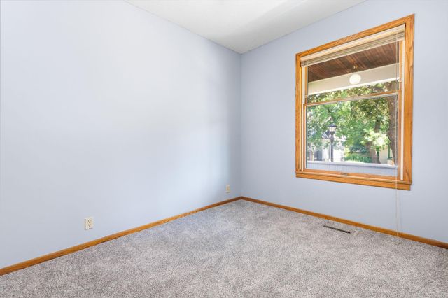 979 Victoria Street N, Saint Paul, MN 55103