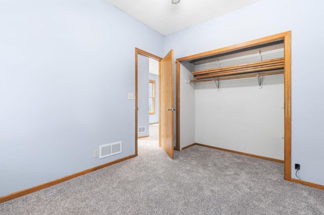 979 Victoria Street N, Saint Paul, MN 55103
