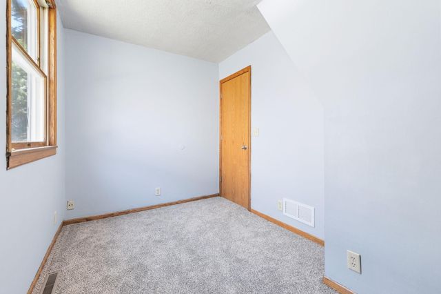 979 Victoria Street N, Saint Paul, MN 55103