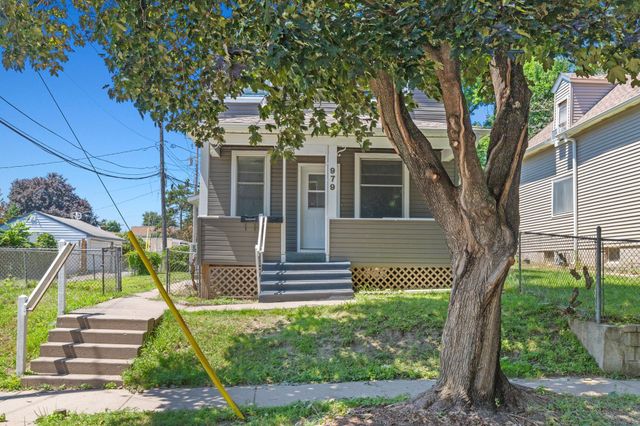 979 Victoria Street N, Saint Paul, MN 55103