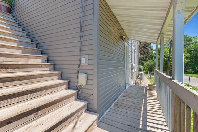 979 Victoria Street N, Saint Paul, MN 55103