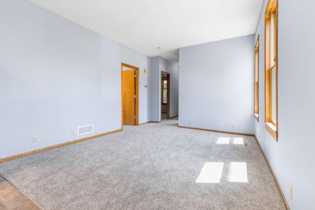 979 Victoria Street N, Saint Paul, MN 55103