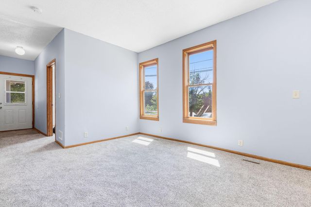 979 Victoria Street N, Saint Paul, MN 55103