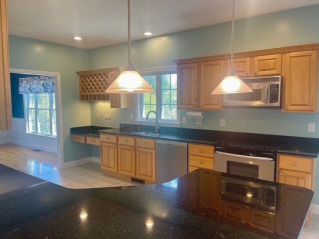 176 Mary Catherine Dr, Lancaster, MA 01523