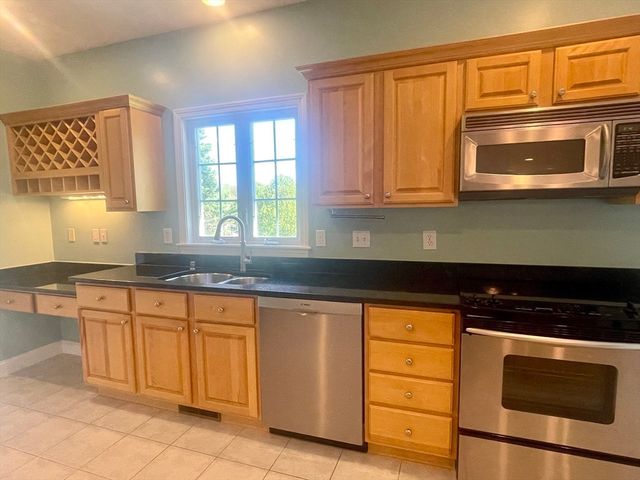 176 Mary Catherine Dr, Lancaster, MA 01523