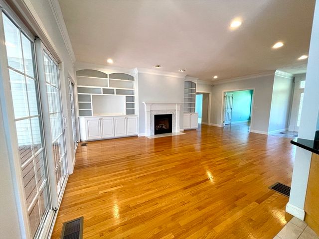 176 Mary Catherine Dr, Lancaster, MA 01523