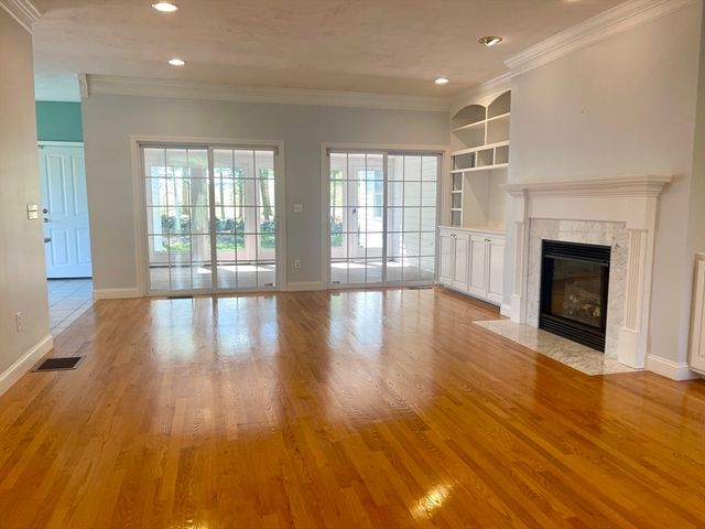 176 Mary Catherine Dr, Lancaster, MA 01523