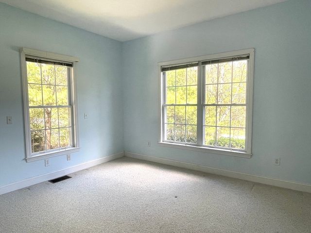 176 Mary Catherine Dr, Lancaster, MA 01523