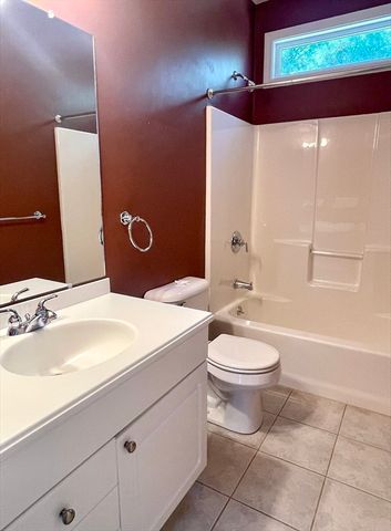 176 Mary Catherine Dr, Lancaster, MA 01523