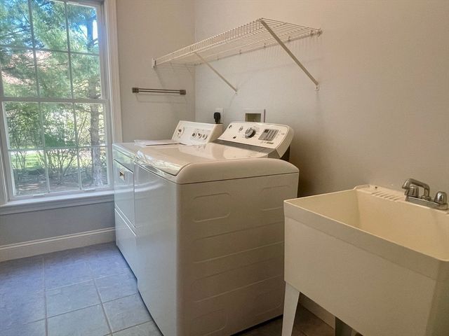 176 Mary Catherine Dr, Lancaster, MA 01523