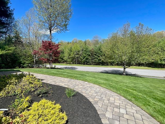 176 Mary Catherine Dr, Lancaster, MA 01523