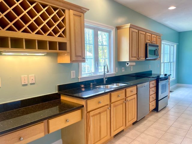 176 Mary Catherine Dr, Lancaster, MA 01523