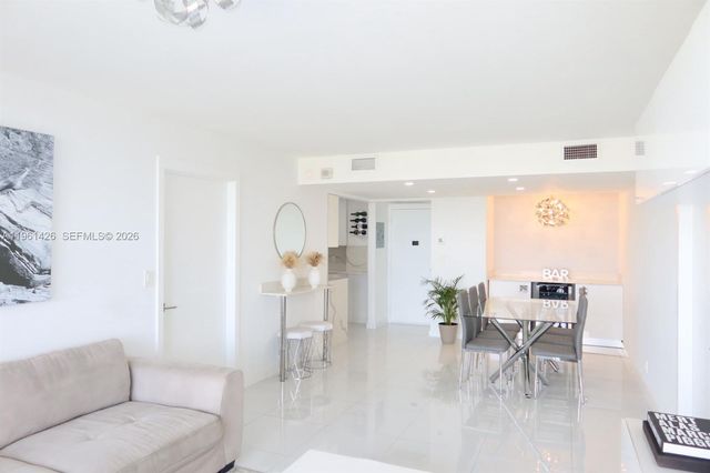 20301 W Country Club Dr 1422, Aventura, FL 33180