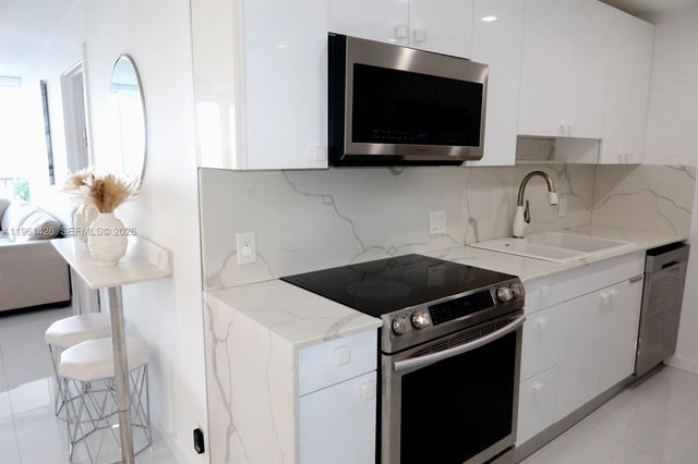 20301 W Country Club Dr 1422, Aventura, FL 33180