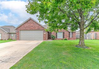 6004 S 36th Street, Rogers, AR 72758