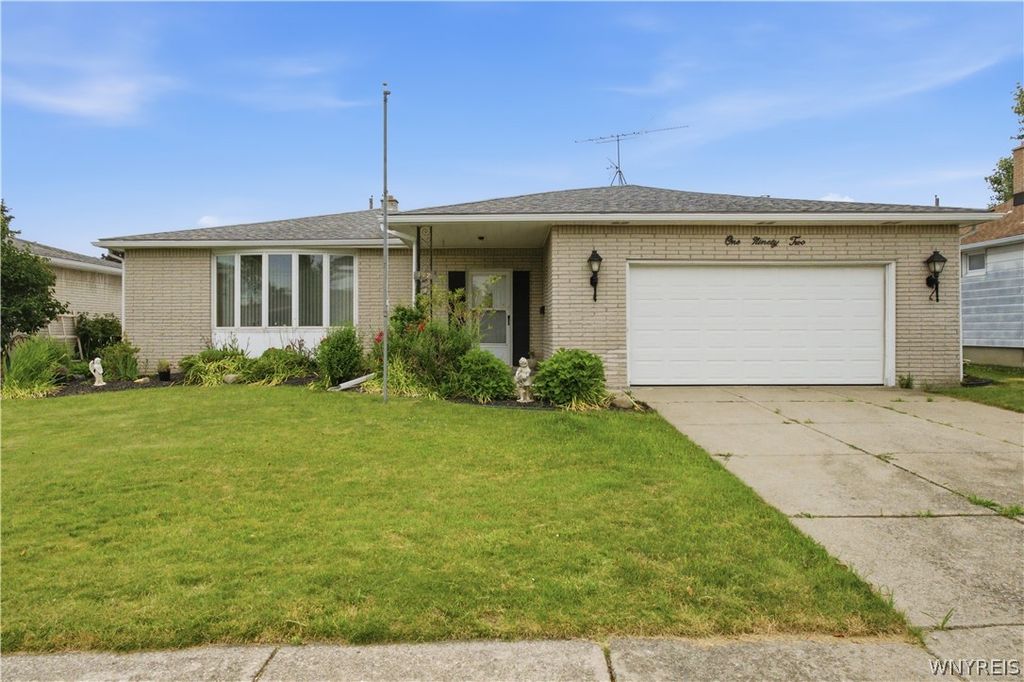 192 North Seine Drive, Cheektowaga, NY 14227