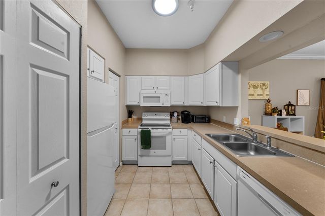9177 SW 52ND ROAD E-103, Gainesville, FL 32608