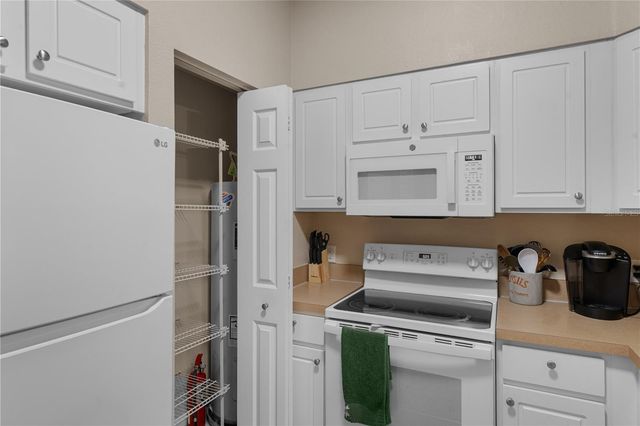 9177 SW 52ND ROAD E-103, Gainesville, FL 32608