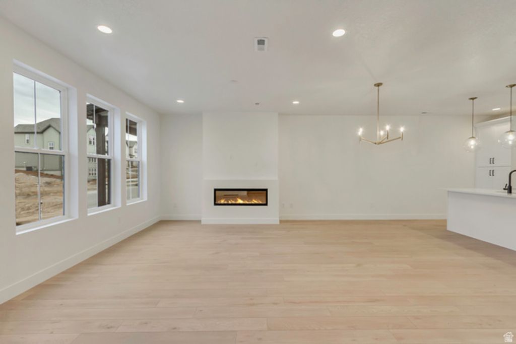 Image 3 of property listing at 6996 W HIDDEN HILLS WAY #182, West Jordan, UT 84081