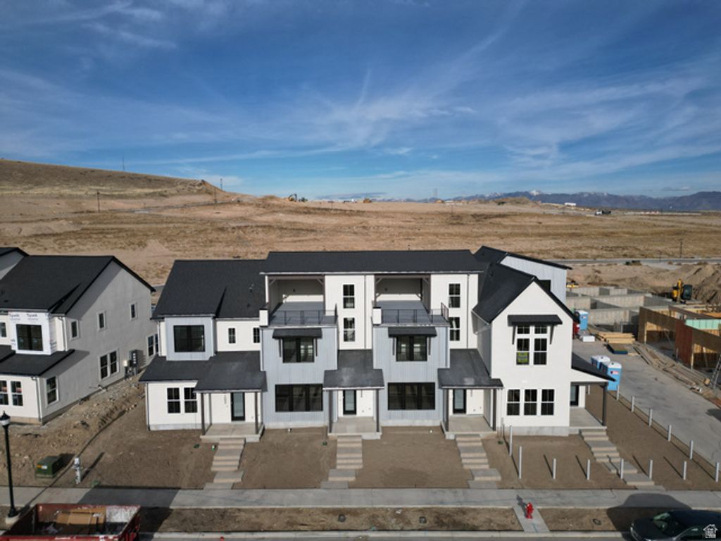 Image 7 of property listing at 6996 W HIDDEN HILLS WAY #182, West Jordan, UT 84081