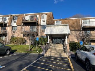 750 QUAKER Lane B205, Warwick, RI 02886
