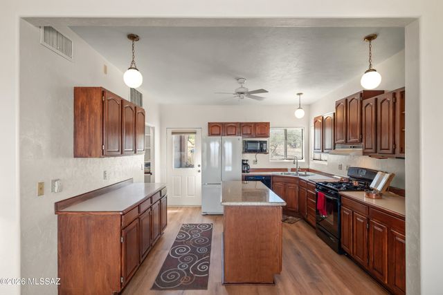 17963 S Via Del Minero, Vail, AZ 85641