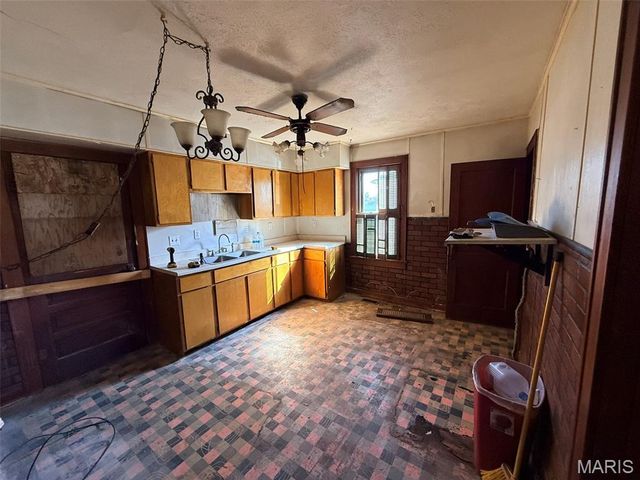 215 Logan St., Bethalto, IL 62010