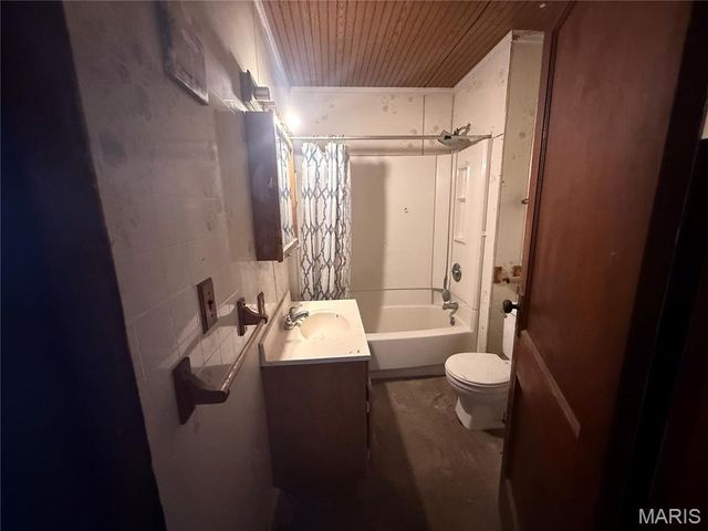 215 Logan St., Bethalto, IL 62010