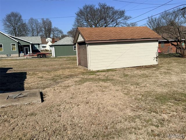 215 Logan St., Bethalto, IL 62010