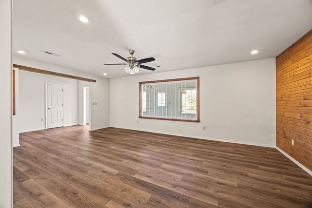 10910 S Whitehouse Road, Fayetteville, AR 72701