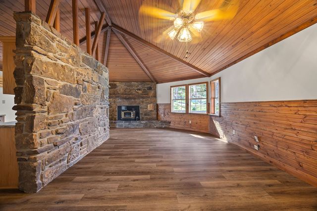 10910 S Whitehouse Road, Fayetteville, AR 72701