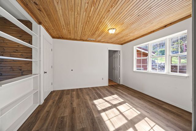 10910 S Whitehouse Road, Fayetteville, AR 72701