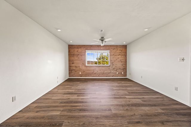 10910 S Whitehouse Road, Fayetteville, AR 72701