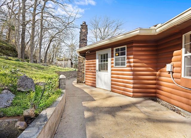 10910 S Whitehouse Road, Fayetteville, AR 72701