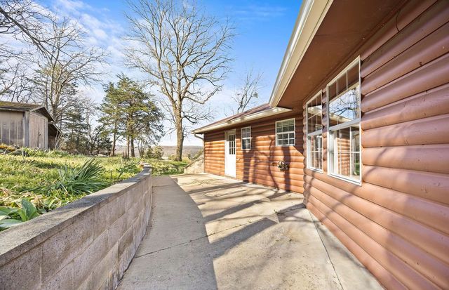 10910 S Whitehouse Road, Fayetteville, AR 72701