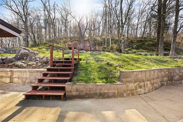 10910 S Whitehouse Road, Fayetteville, AR 72701