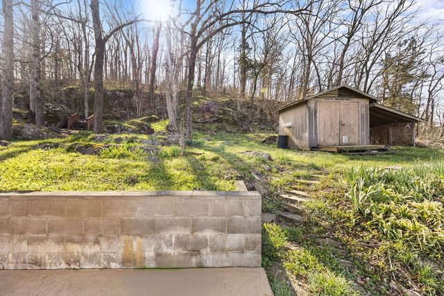 10910 S Whitehouse Road, Fayetteville, AR 72701