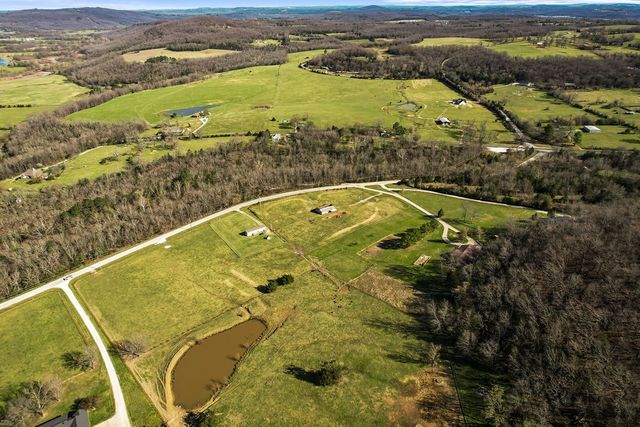 10910 S Whitehouse Road, Fayetteville, AR 72701