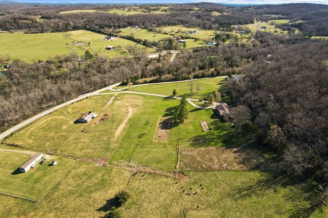 10910 S Whitehouse Road, Fayetteville, AR 72701