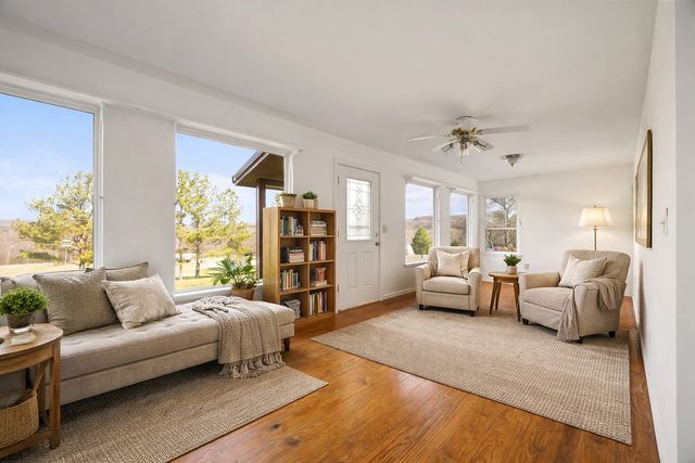 10910 S Whitehouse Road, Fayetteville, AR 72701