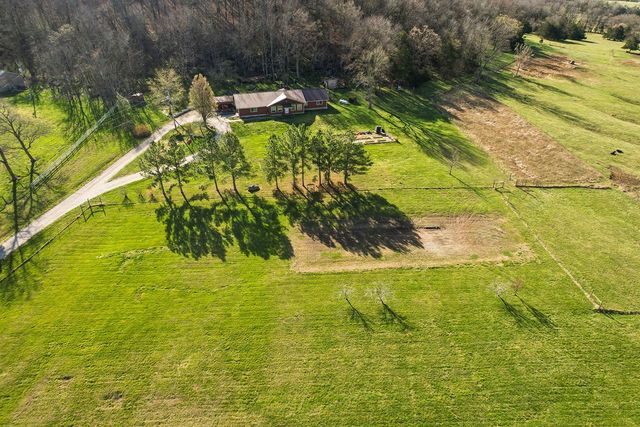 10910 S Whitehouse Road, Fayetteville, AR 72701