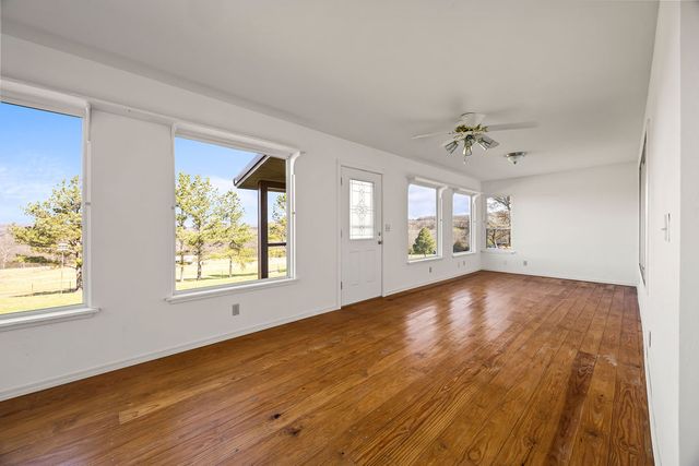 10910 S Whitehouse Road, Fayetteville, AR 72701