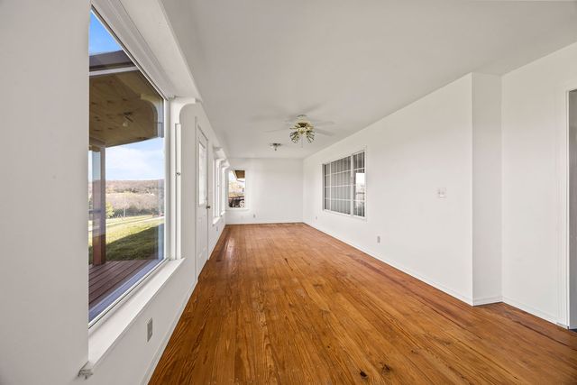 10910 S Whitehouse Road, Fayetteville, AR 72701