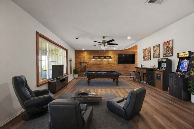 10910 S Whitehouse Road, Fayetteville, AR 72701